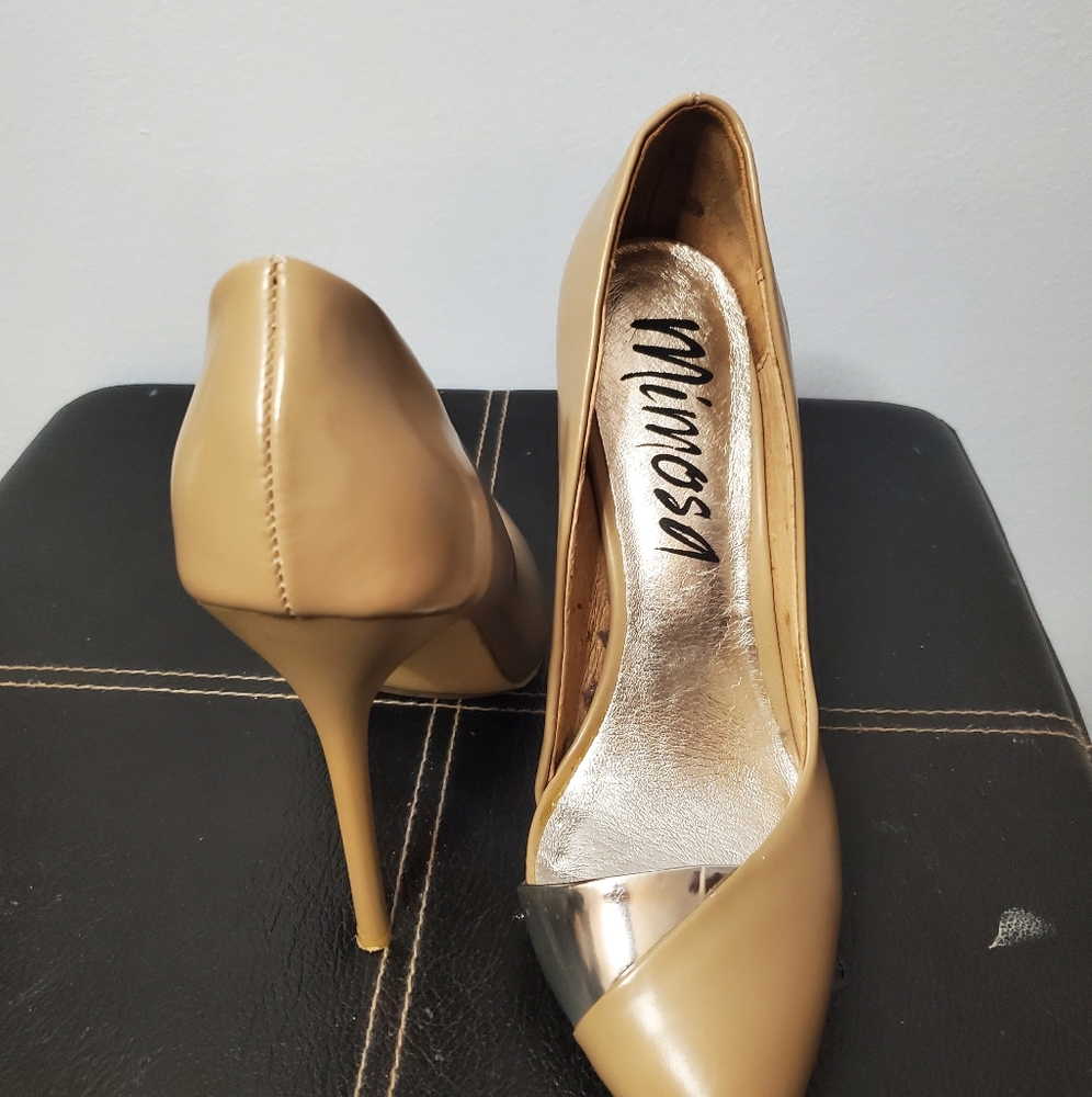 Tan high heels - Picture 3 of 7